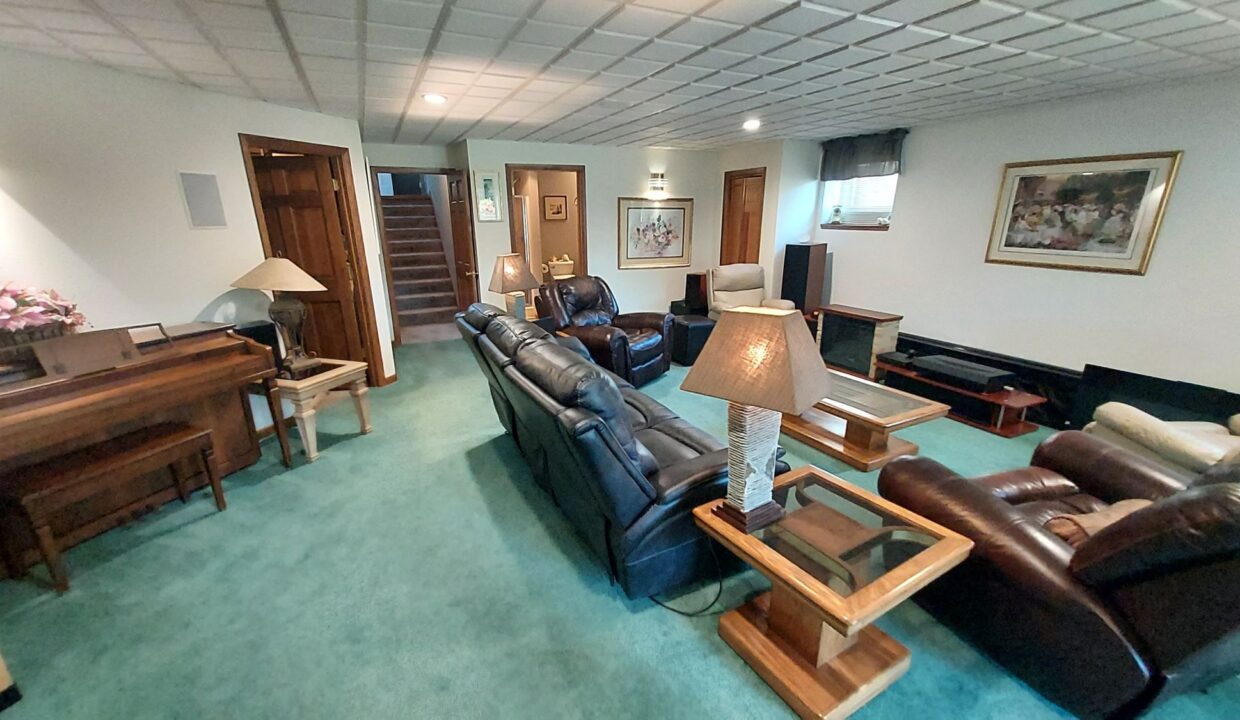 8404 S 68th - Rec Rm3