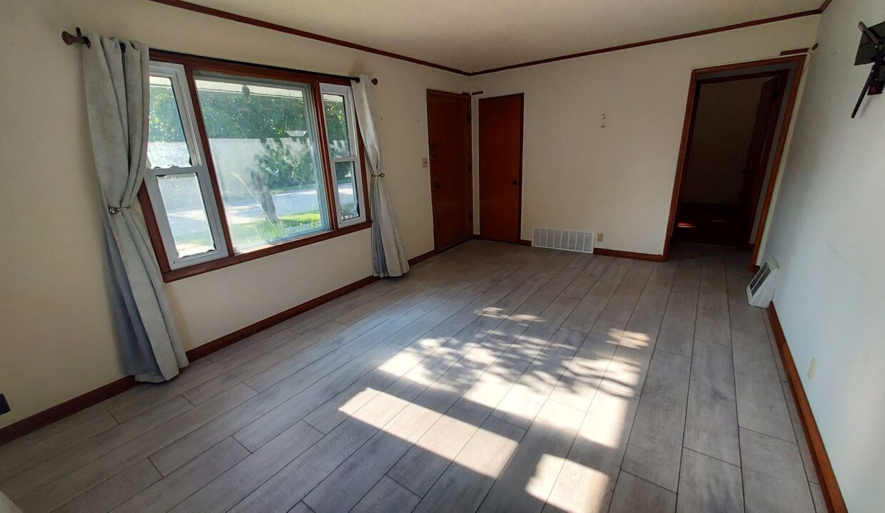 1405 15th Ave - Living Rm1