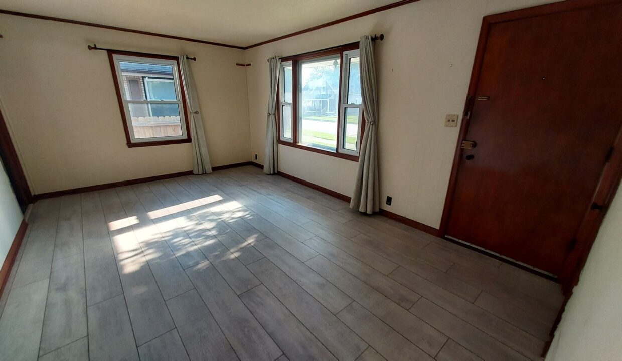 1405 15th Ave - Living Rm2