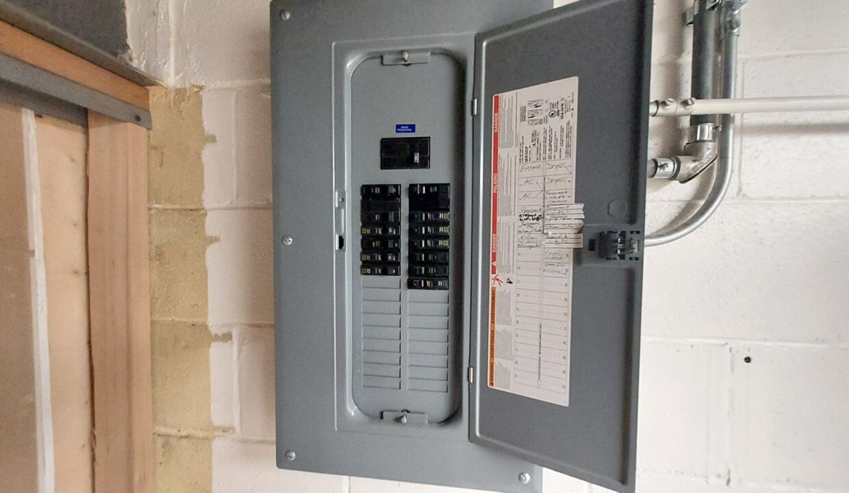 1405 15th Ave - breaker panel