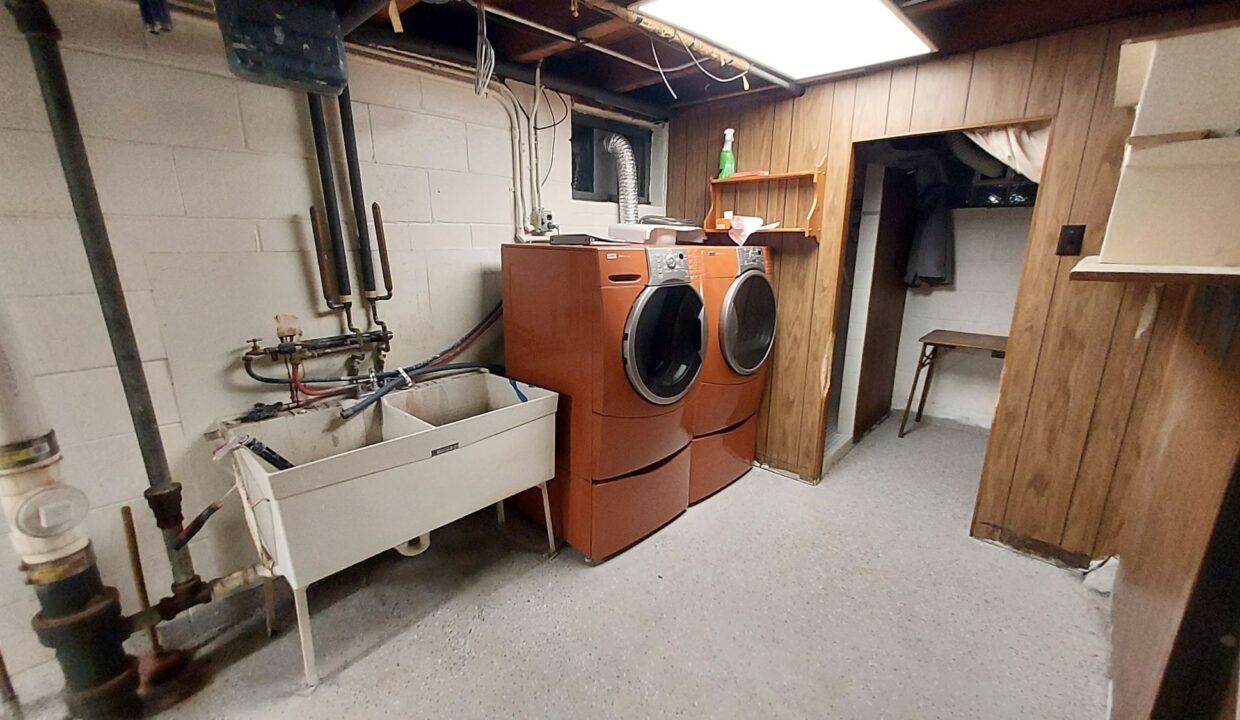 1405 15th Ave - washer and dryer