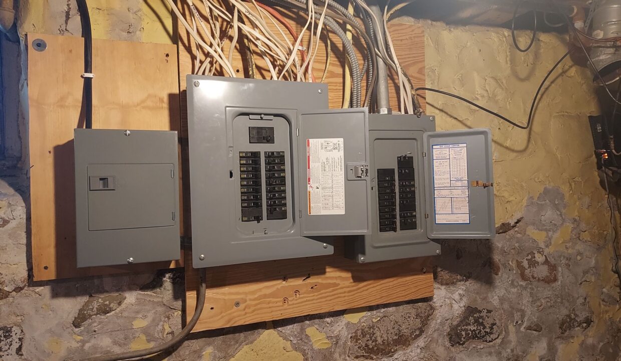 619 Division St - Breaker Boxes