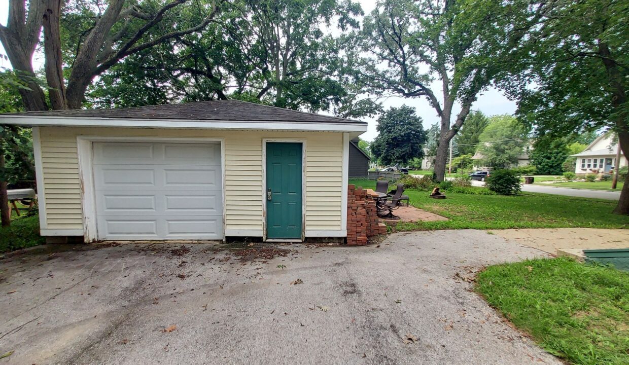619 Division St - Garage
