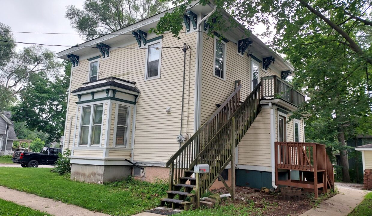 619 Division St - Side view