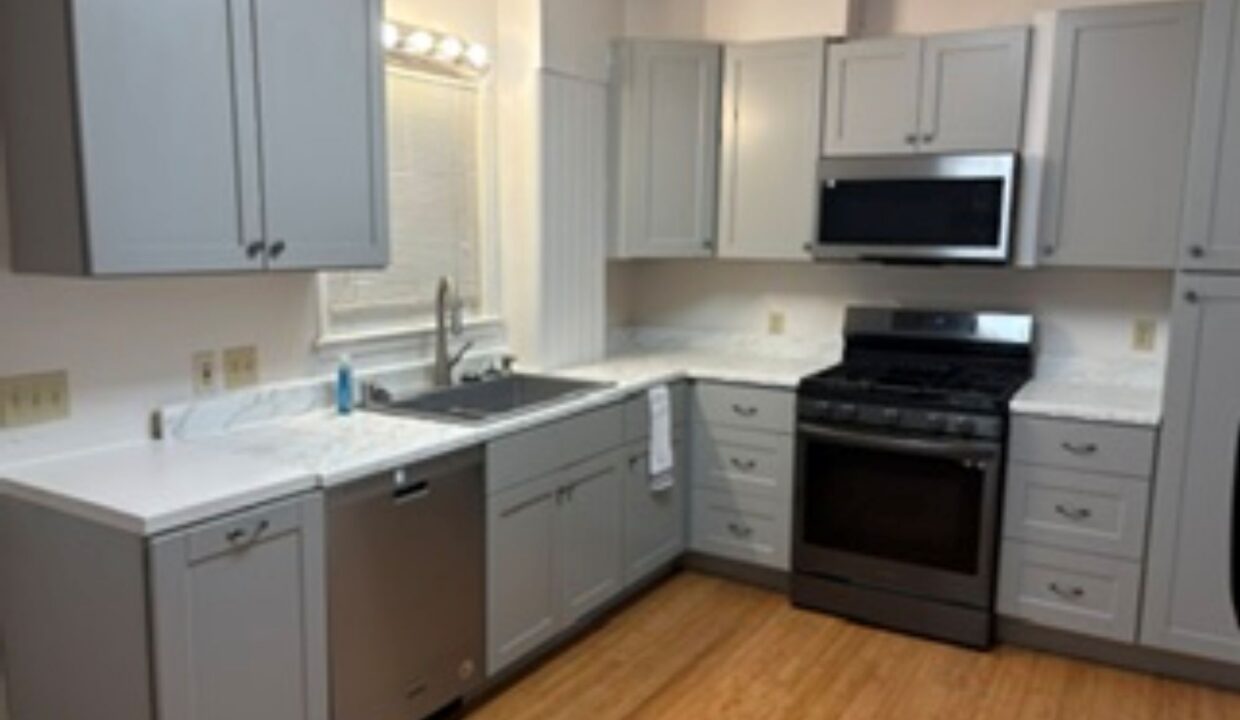 619 Division St - kitchen1