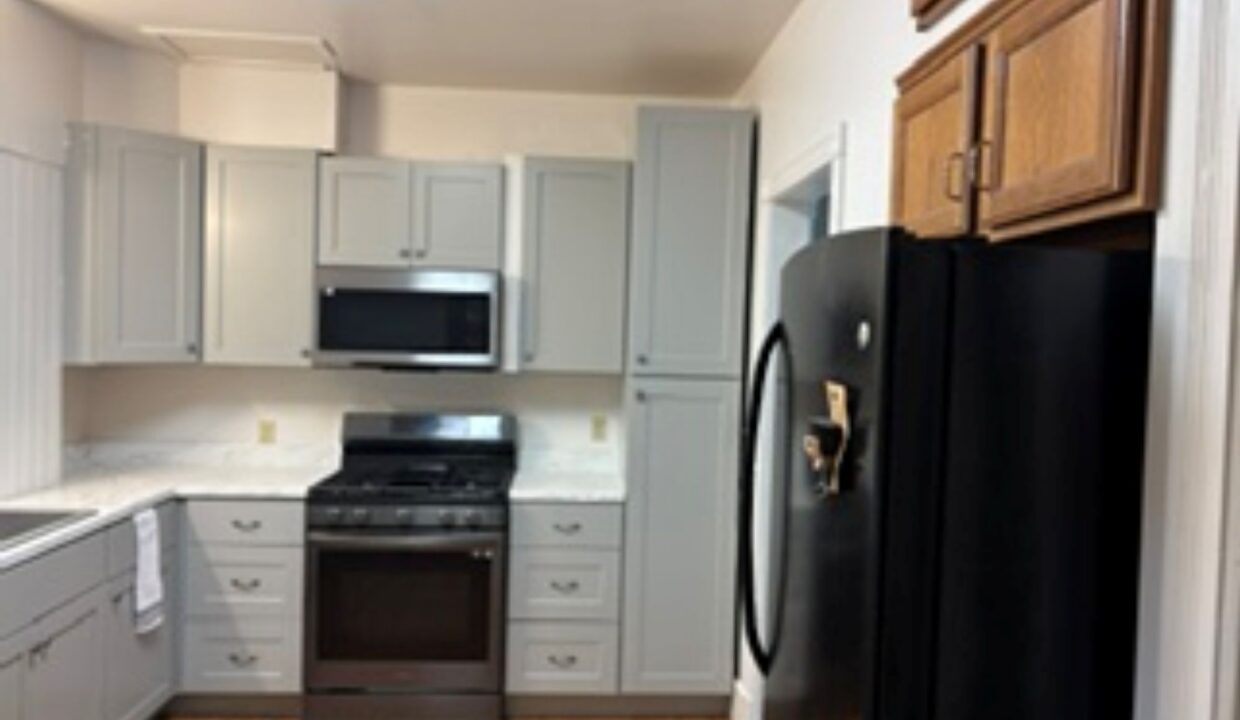 619 Division St - kitchen2
