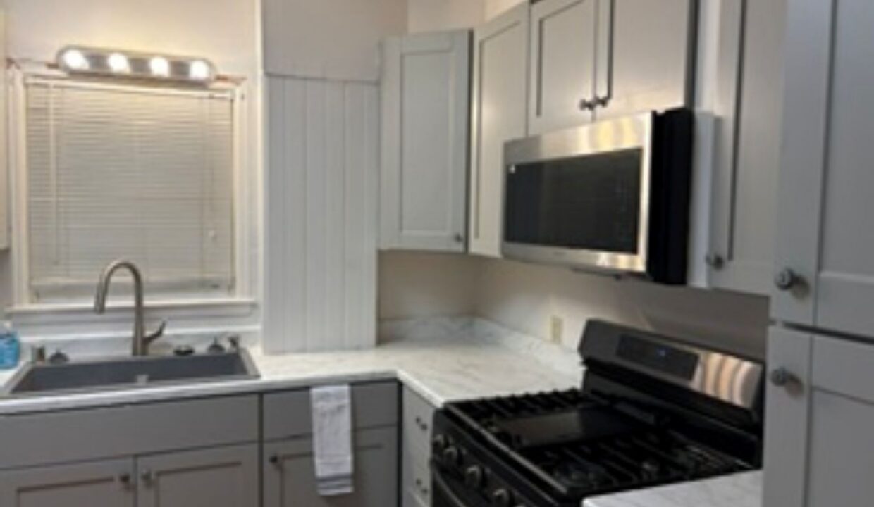619 Division St - kitchen3
